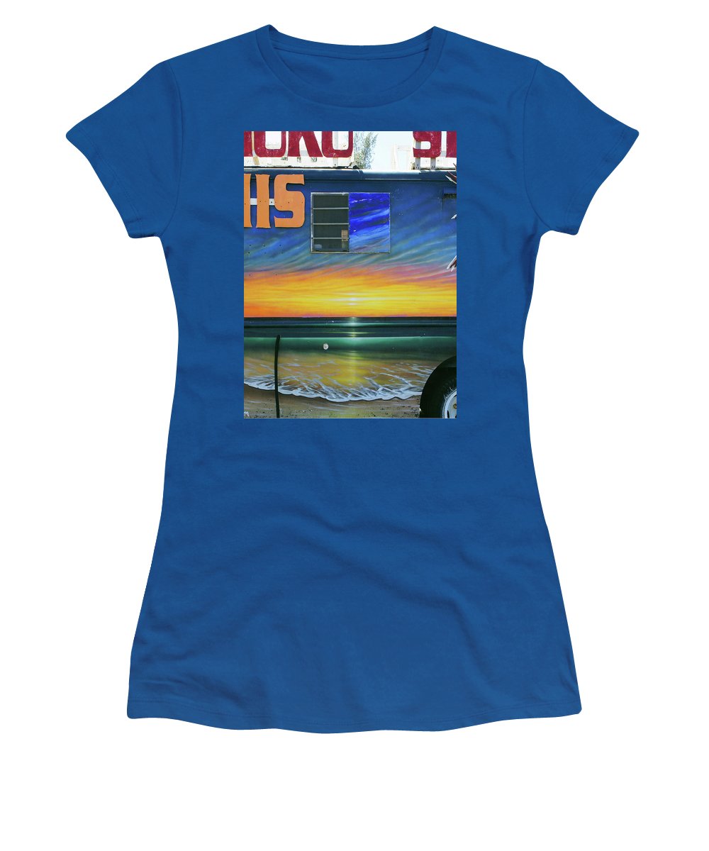 Fumis Aloha - Women's T-Shirt - Fry1Productions