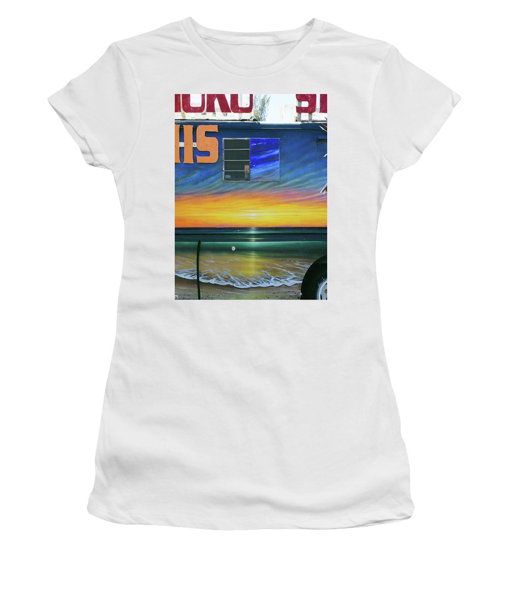 Fumis Aloha - Women's T-Shirt - Fry1Productions