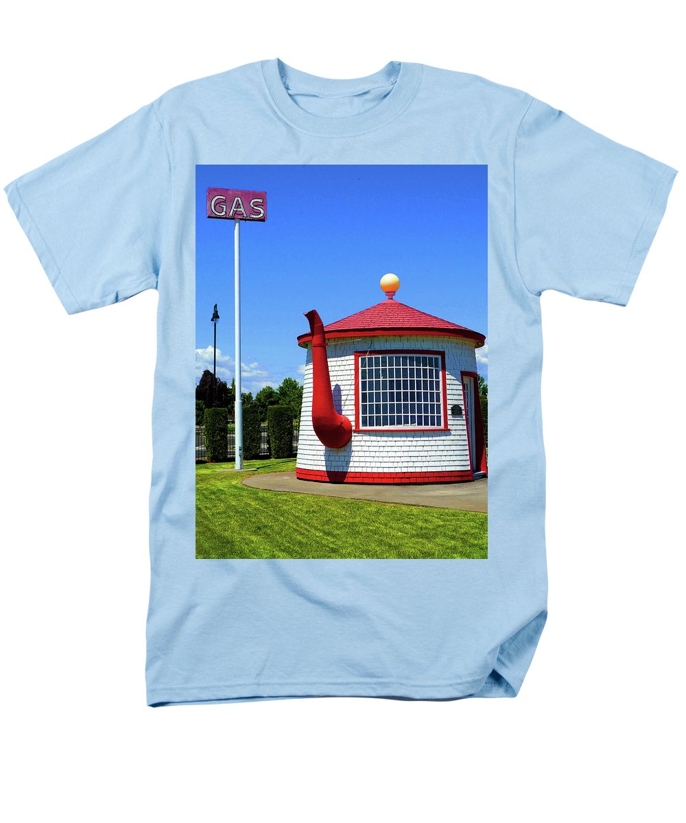 Historic Teapot Dome Service Station - Men's T-Shirt (Regular Fit) - Fry1Productions