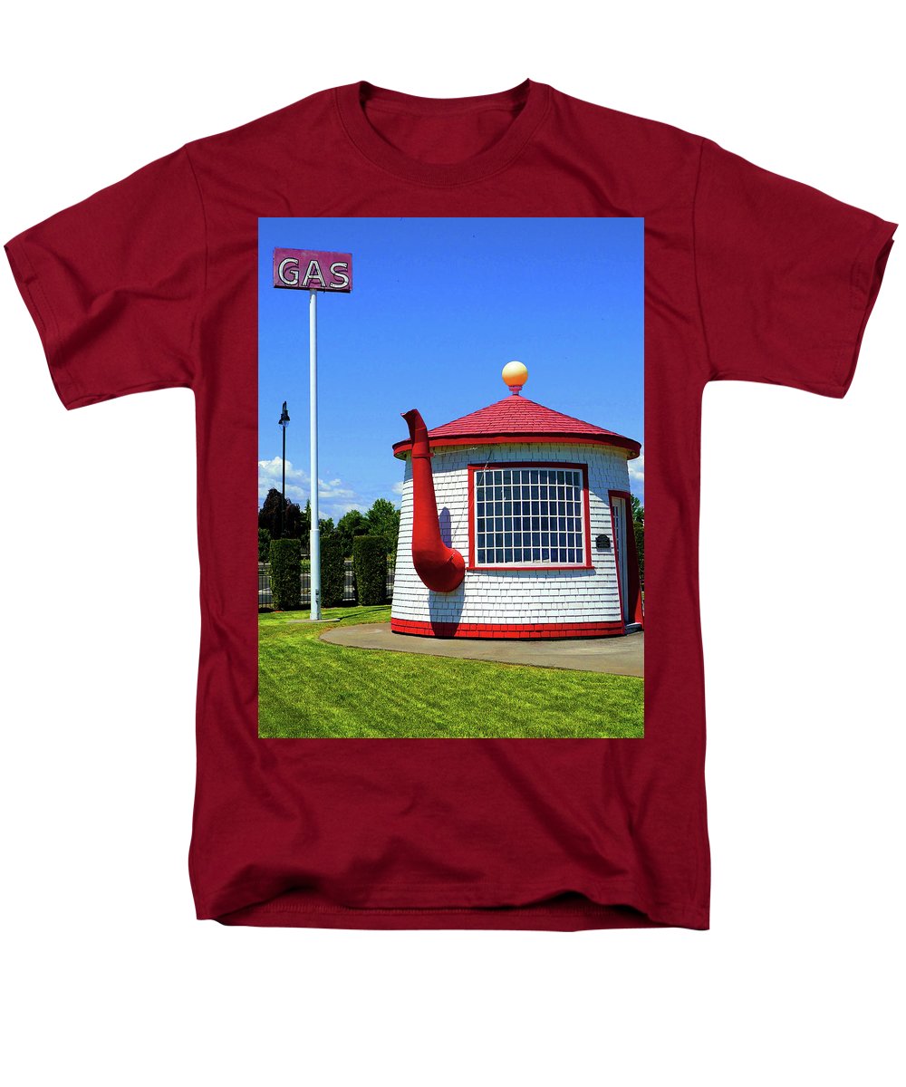 Historic Teapot Dome Service Station - Men's T-Shirt (Regular Fit) - Fry1Productions