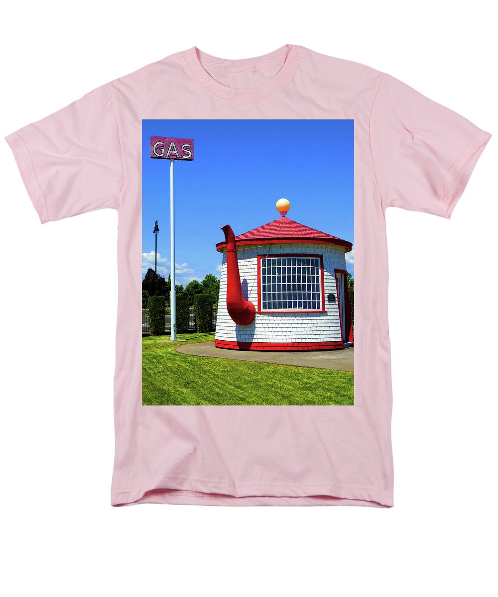 Historic Teapot Dome Service Station - Men's T-Shirt (Regular Fit) - Fry1Productions