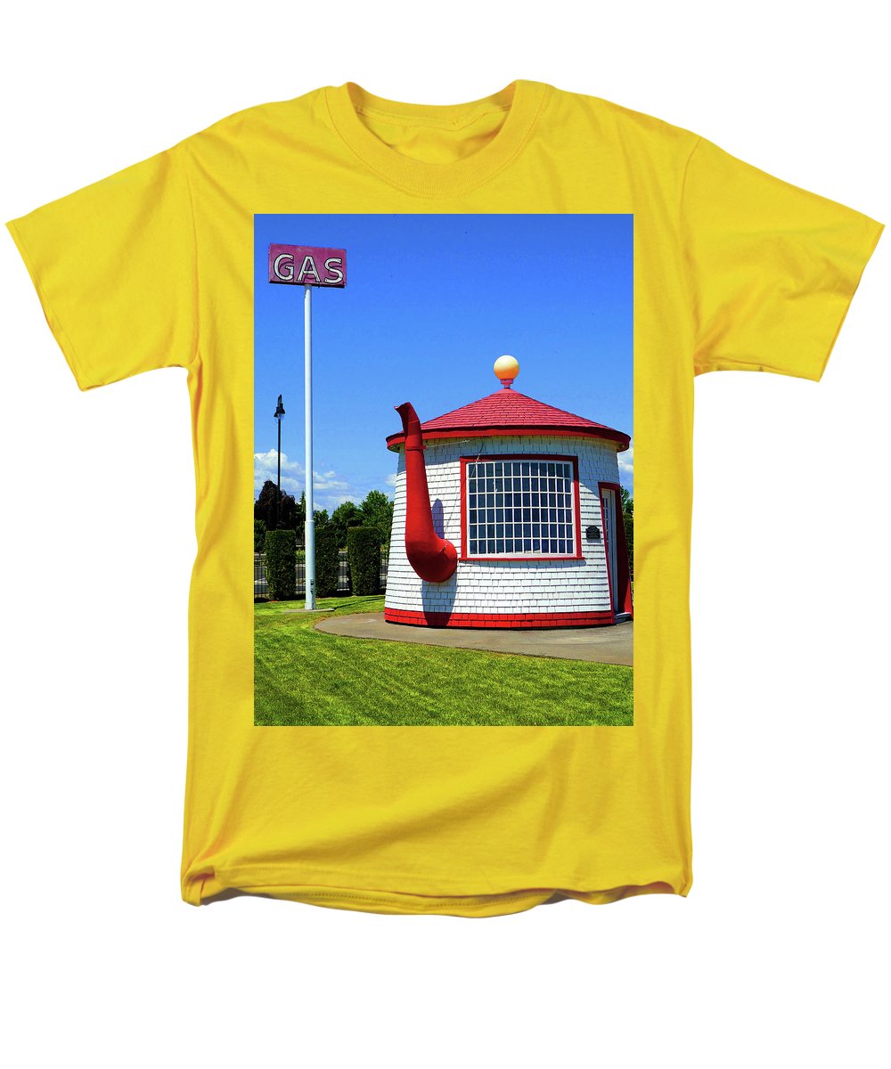 Historic Teapot Dome Service Station - Men's T-Shirt (Regular Fit) - Fry1Productions