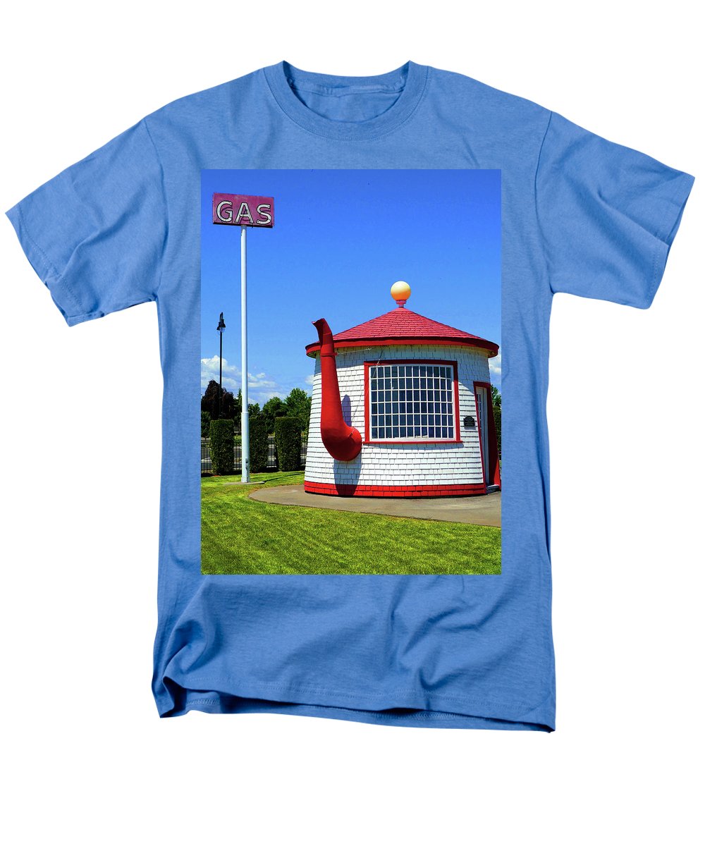 Historic Teapot Dome Service Station - Men's T-Shirt (Regular Fit) - Fry1Productions