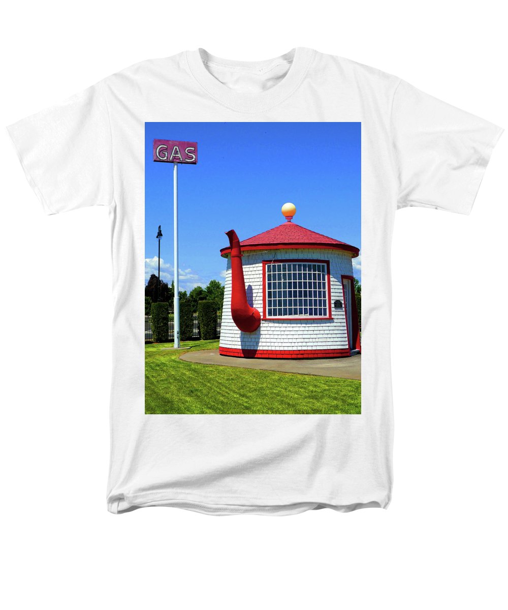 Historic Teapot Dome Service Station - Men's T-Shirt (Regular Fit) - Fry1Productions
