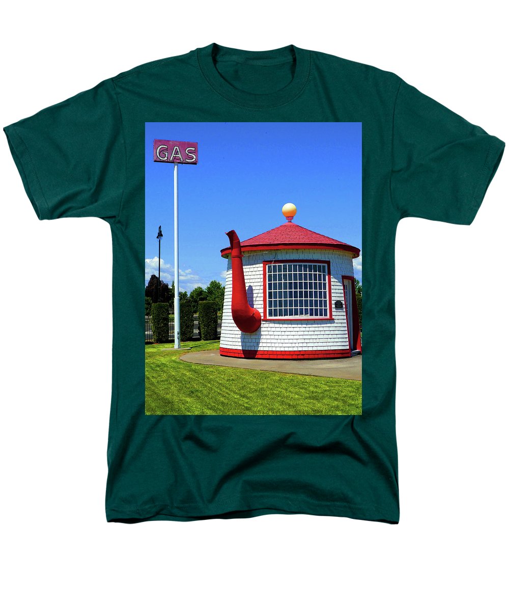 Historic Teapot Dome Service Station - Men's T-Shirt (Regular Fit) - Fry1Productions
