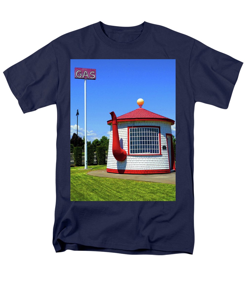 Historic Teapot Dome Service Station - Men's T-Shirt (Regular Fit) - Fry1Productions