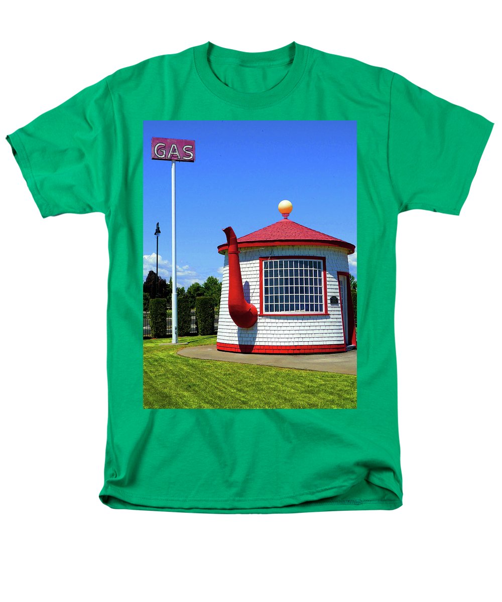 Historic Teapot Dome Service Station - Men's T-Shirt (Regular Fit) - Fry1Productions