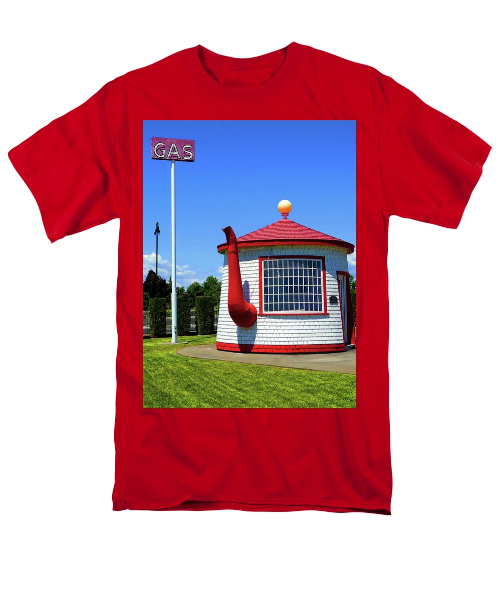 Historic Teapot Dome Service Station - Men's T-Shirt (Regular Fit) - Fry1Productions