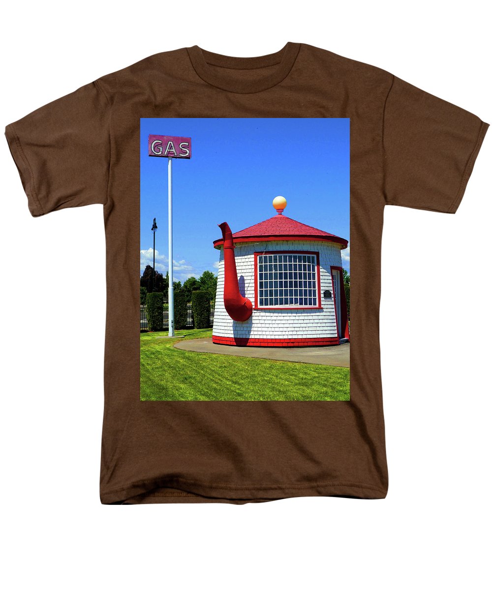 Historic Teapot Dome Service Station - Men's T-Shirt (Regular Fit) - Fry1Productions