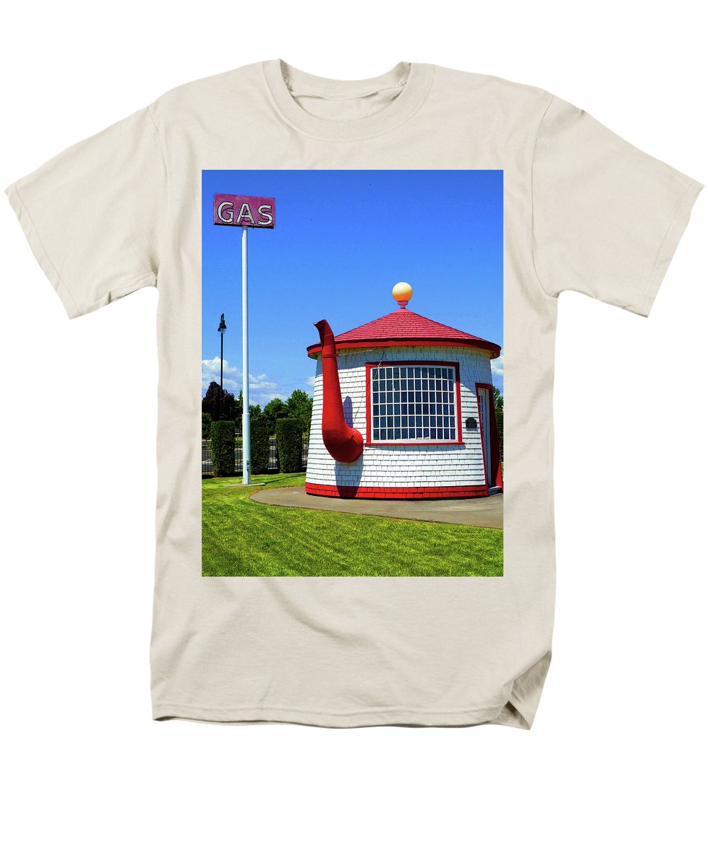 Historic Teapot Dome Service Station - Men's T-Shirt (Regular Fit) - Fry1Productions