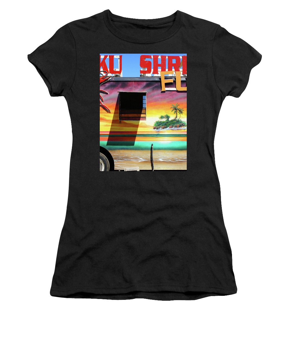 Island Love - Women's T-Shirt - Fry1Productions
