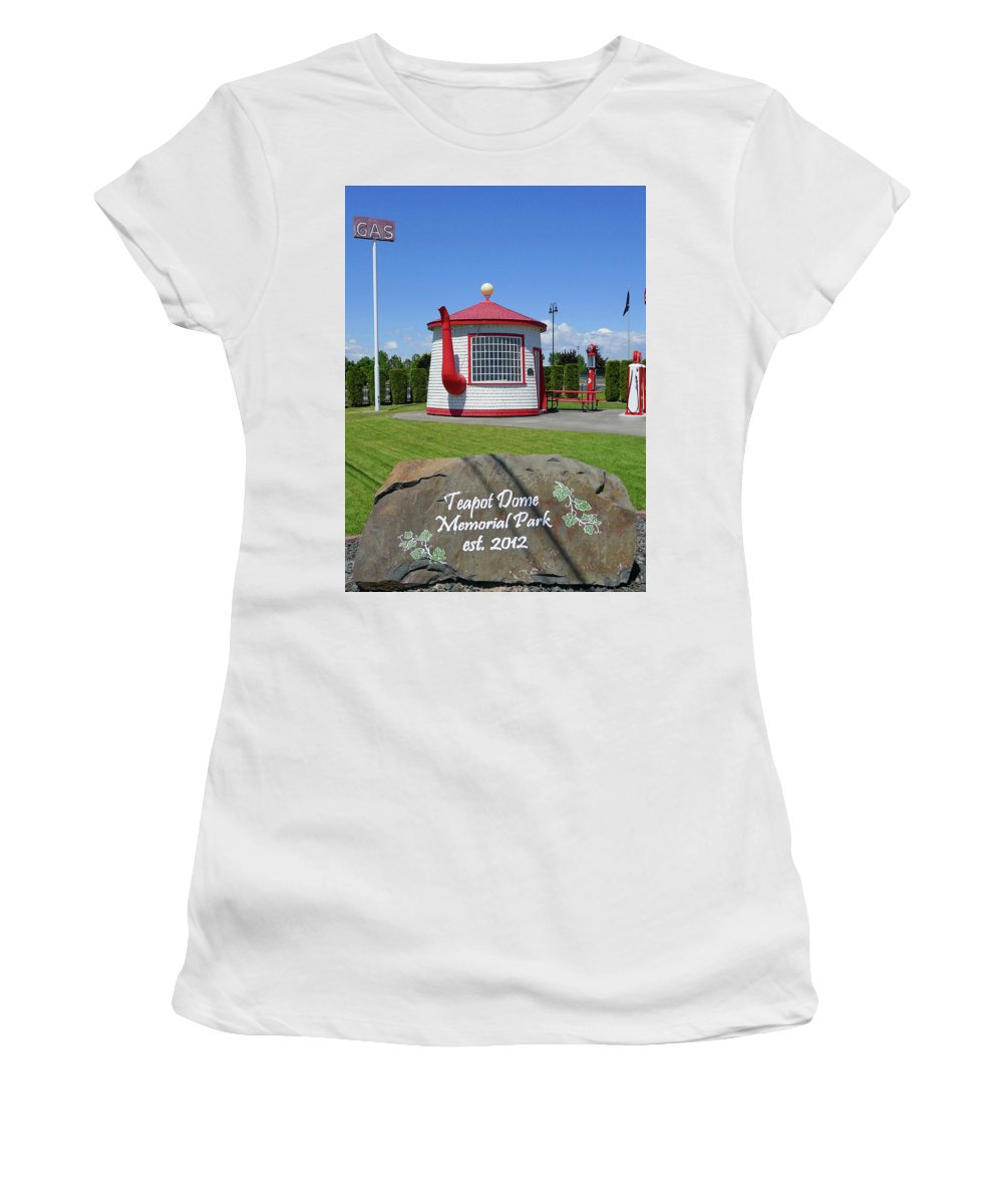 Teapot Dome Memorial Park - Women's T-Shirt - Fry1Productions