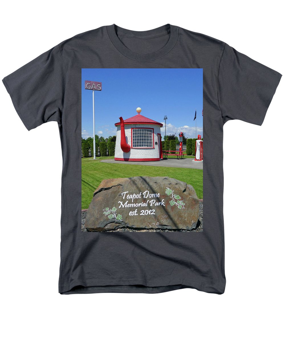Teapot Dome Memorial Park - Men's T-Shirt (Regular Fit) - Fry1Productions
