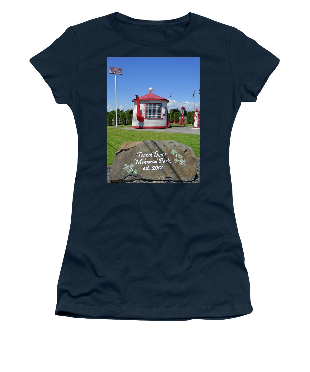 Teapot Dome Memorial Park - Women's T-Shirt - Fry1Productions