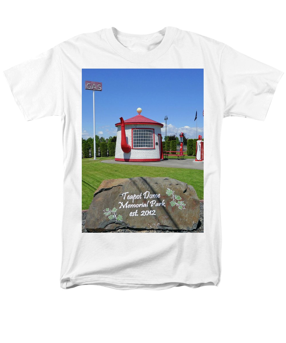 Teapot Dome Memorial Park - Men's T-Shirt (Regular Fit) - Fry1Productions