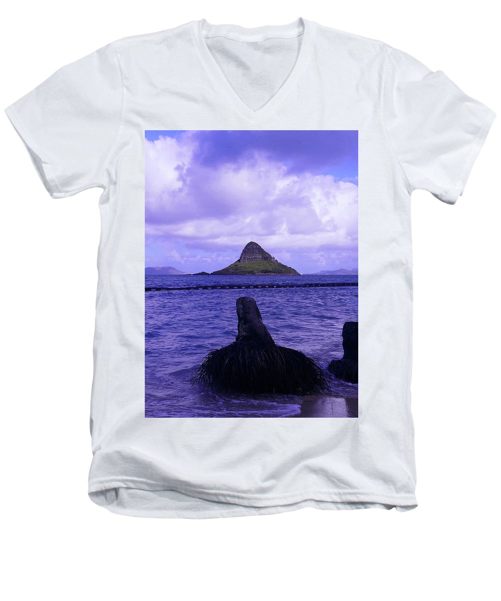 Wade To Chinaman's Hat - Men's V-Neck T-Shirt - Fry1Productions