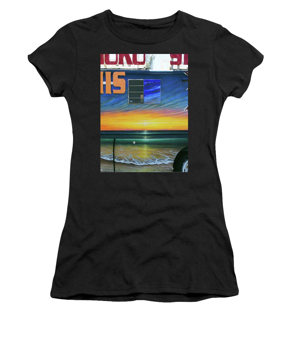 Fumis Aloha - Women's T-Shirt - Fry1Productions