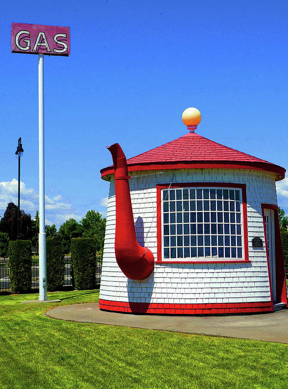 Historic Teapot Dome Service Station - Art Print - Fry1Productions