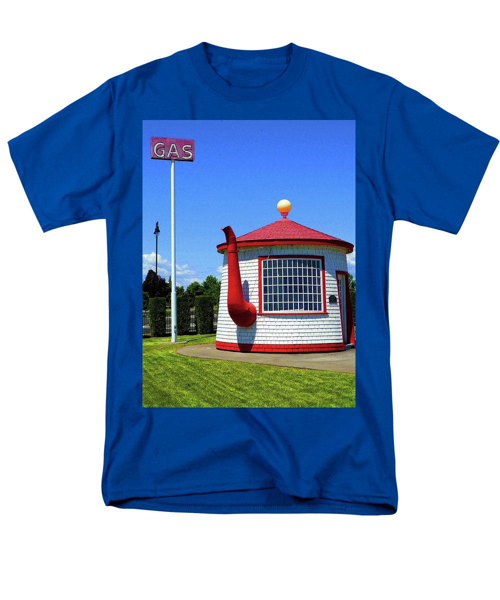 Historic Teapot Dome Service Station - Men's T-Shirt  (Regular Fit) - Fry1Productions
