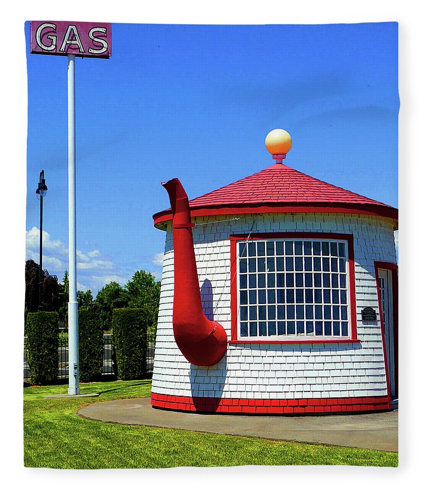 Historic Teapot Dome Service Station - Blanket - Fry1Productions