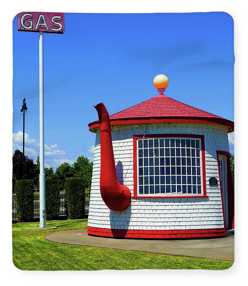 Historic Teapot Dome Service Station - Blanket - Fry1Productions