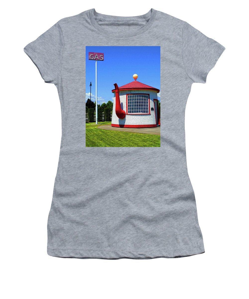 Historic Teapot Dome Service Station - Women's T-Shirt - Fry1Productions