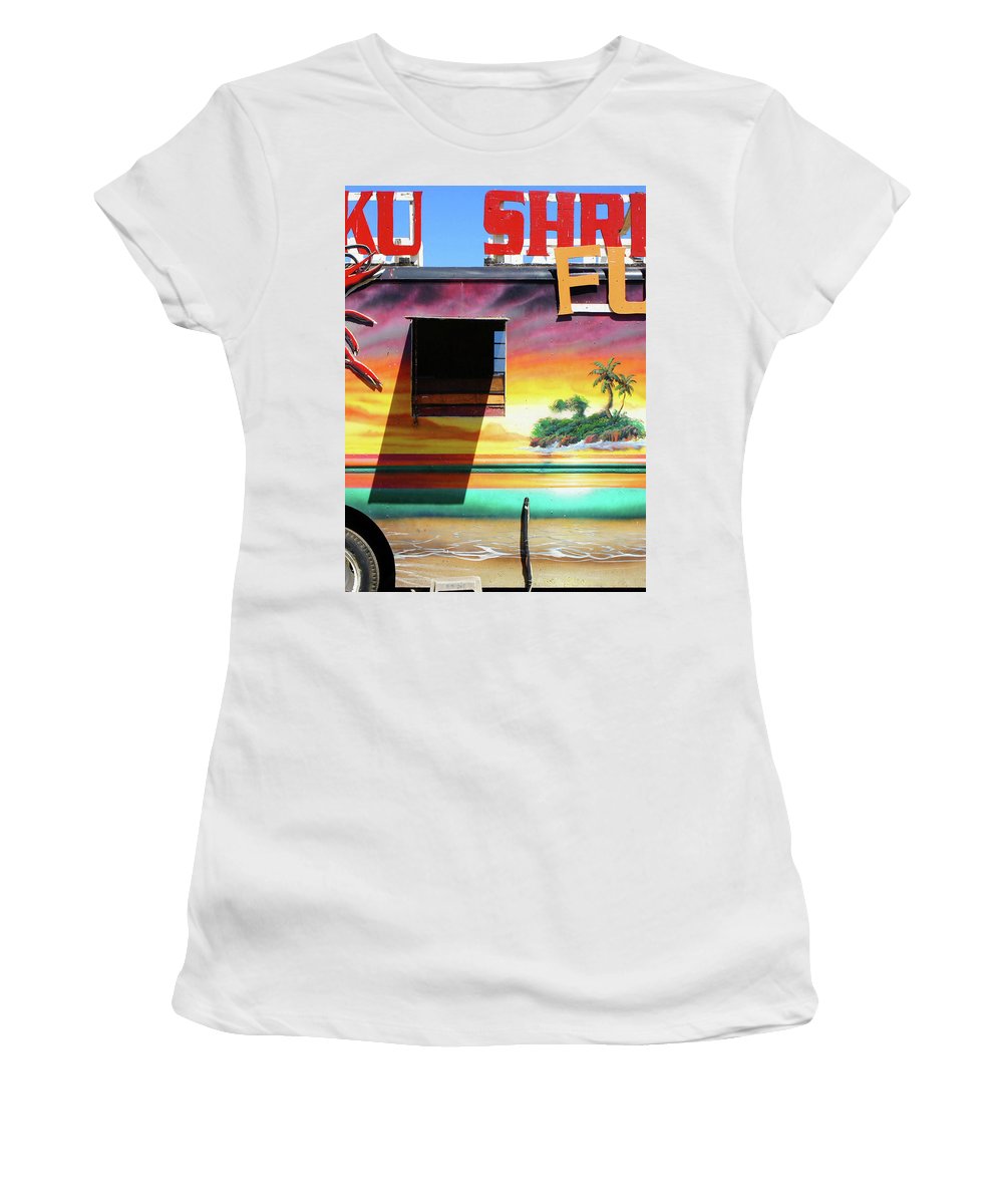 Island Love - Women's T-Shirt - Fry1Productions