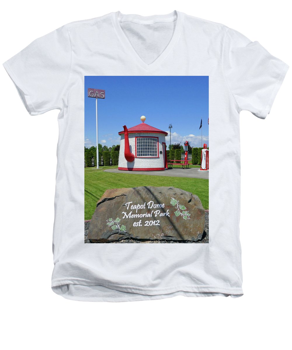 Teapot Dome Memorial Park - Men's V-Neck T-Shirt - Fry1Productions