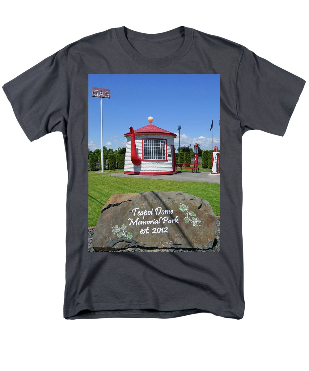 Teapot Dome Memorial Park - Men's T-Shirt  (Regular Fit) - Fry1Productions