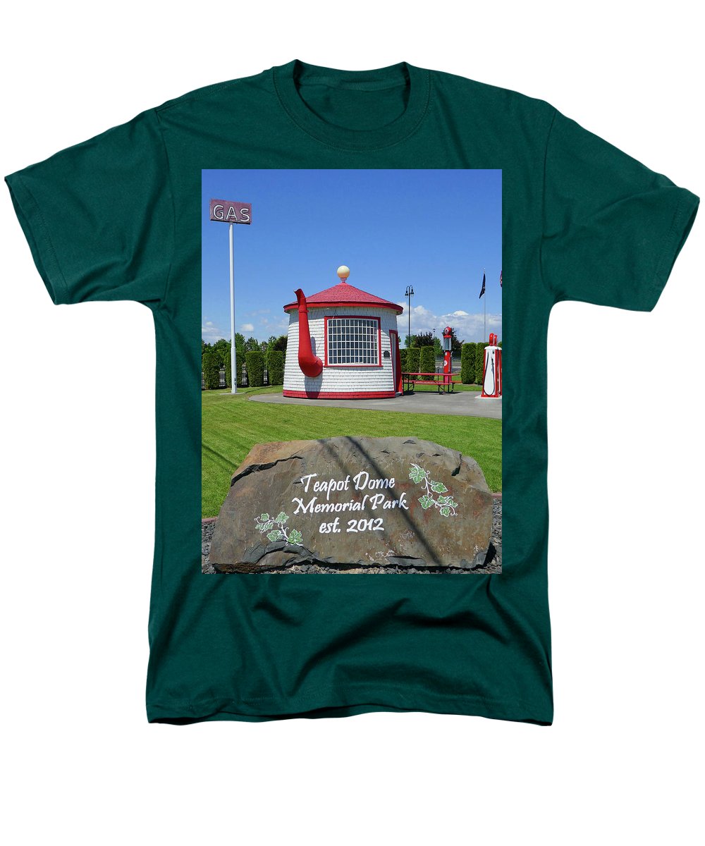 Teapot Dome Memorial Park - Men's T-Shirt  (Regular Fit) - Fry1Productions