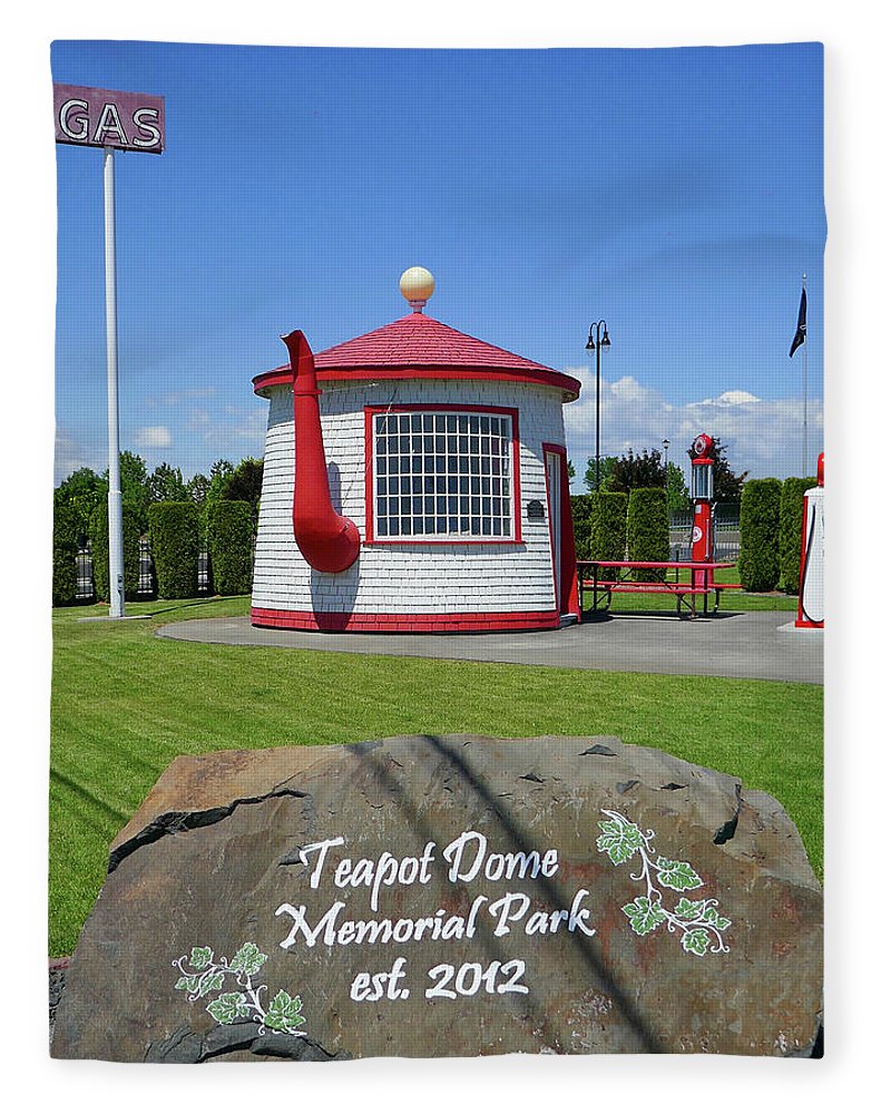 Teapot Dome Memorial Park - Blanket - Fry1Productions
