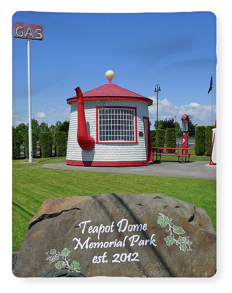 Teapot Dome Memorial Park - Blanket - Fry1Productions