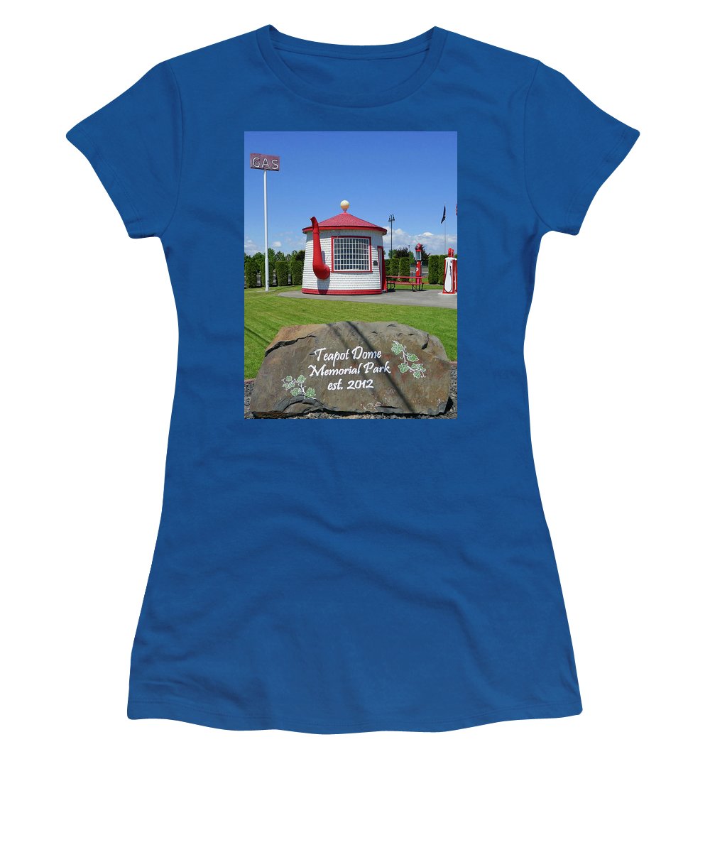 Teapot Dome Memorial Park - Women's T-Shirt - Fry1Productions