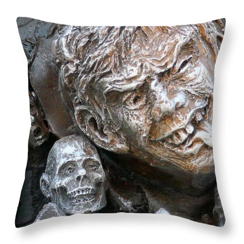 Waiting for the King - Throw Pillow - Fry1Productions